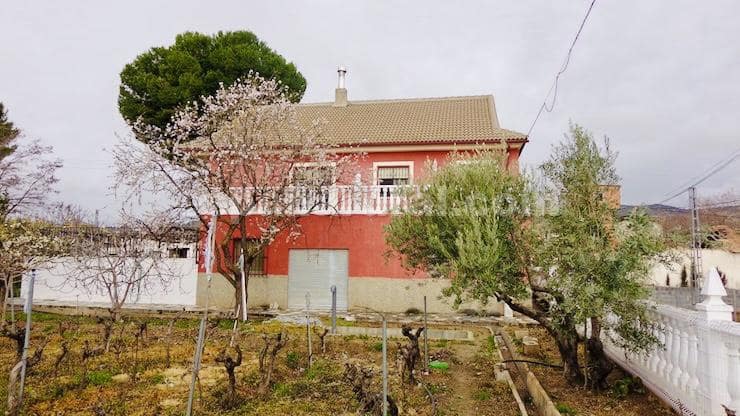 7 soverom Villa til salgs i Baza med svømmebasseng - € 325 000 (Ref: 8936436)