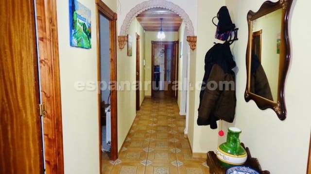 7 slaapkamer Villa te koop in Baza met zwembad - € 325.000 (Ref: 8936436)