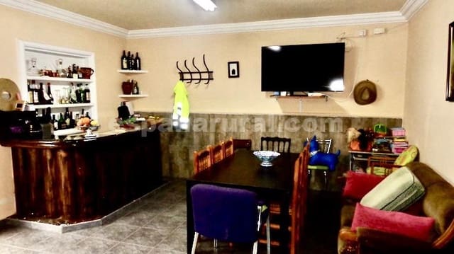 7 slaapkamer Villa te koop in Baza met zwembad - € 325.000 (Ref: 8936436)