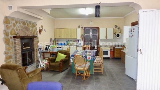 7 slaapkamer Villa te koop in Baza met zwembad - € 325.000 (Ref: 8936436)