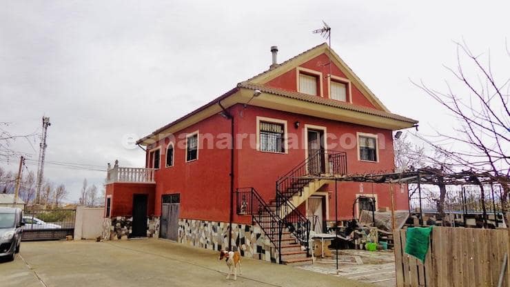 7 soverom Villa til salgs i Baza med svømmebasseng - € 325 000 (Ref: 8936436)