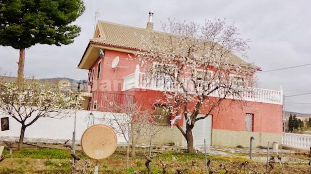 7 soverom Villa til salgs i Baza med svømmebasseng - € 325 000 (Ref: 8936436)