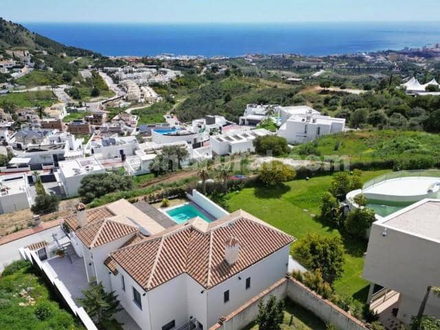 4 slaapkamer Villa te koop in Mijas met zwembad - € 1.350.000 (Ref: 9002667)