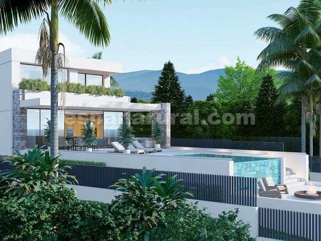 Grunde uden byggetilladelser til salg i Zona Puerto Deportivo, Fuengirola - € 575.000 (Ref: 9002670)