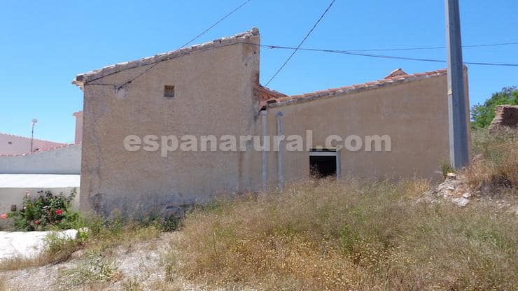 3 slaapkamer Finca/Landhuis te koop in Albox - € 56.000 (Ref: 9115692)