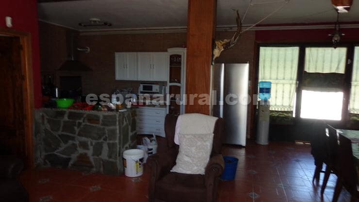 4 soveværelse Finca/Landehus til salg i Cela med swimmingpool - € 370.000 (Ref: 9300354)