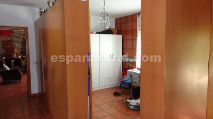 4 soveværelse Finca/Landehus til salg i Cela med swimmingpool - € 370.000 (Ref: 9300354)