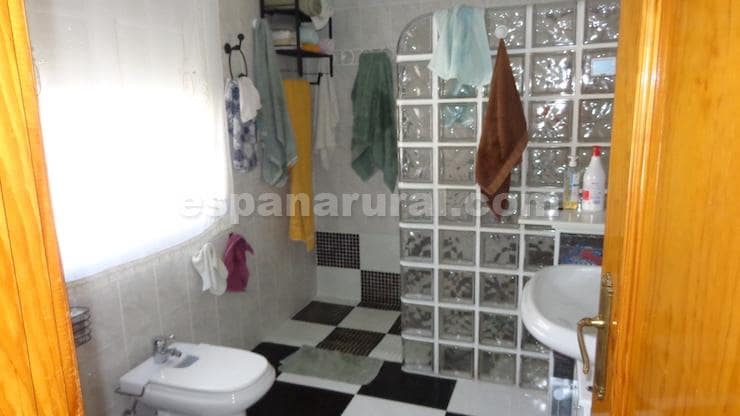 4 soveværelse Finca/Landehus til salg i Cela med swimmingpool - € 370.000 (Ref: 9300354)