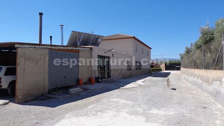 4 soveværelse Finca/Landehus til salg i Cela med swimmingpool - € 370.000 (Ref: 9300354)