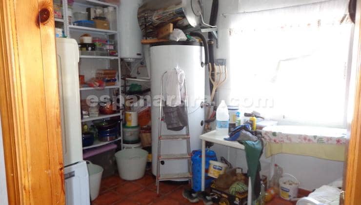 4 soveværelse Finca/Landehus til salg i Cela med swimmingpool - € 370.000 (Ref: 9300354)