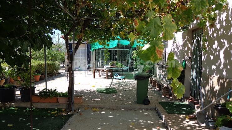 4 soveværelse Finca/Landehus til salg i Cela med swimmingpool - € 370.000 (Ref: 9300354)