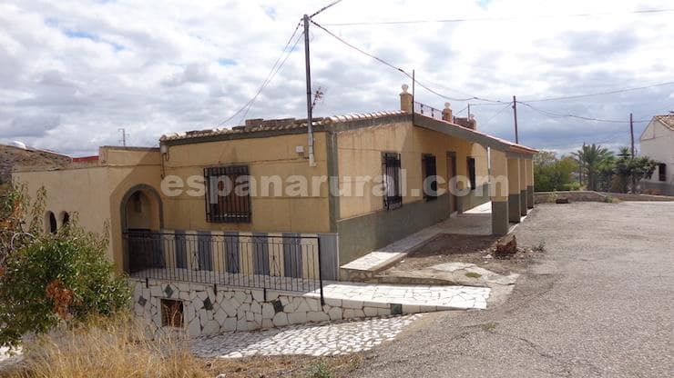 6 bedroom Finca/Country House for sale in Albox - € 150,000 (Ref: 9300356)