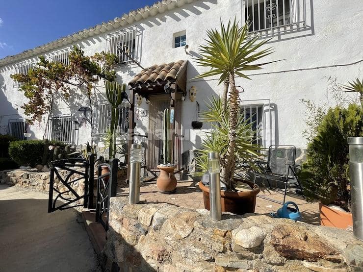 5 soveværelse Finca/Landehus til salg i Oria med swimmingpool - € 154.995 (Ref: 9312213)