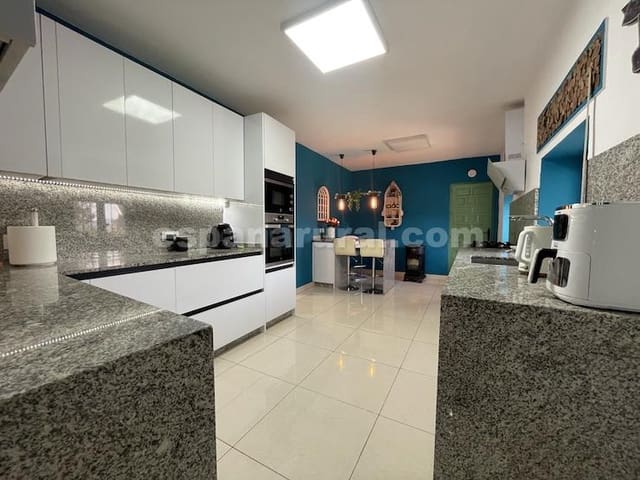 5 soveværelse Finca/Landehus til salg i Oria med swimmingpool - € 154.995 (Ref: 9312213)