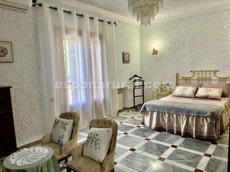 5 quarto Moradia para venda em Cullar com piscina - 360 000 € (Ref: 9355375)