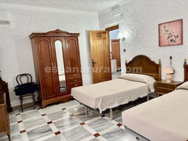 5 quarto Moradia para venda em Cullar com piscina - 360 000 € (Ref: 9355375)