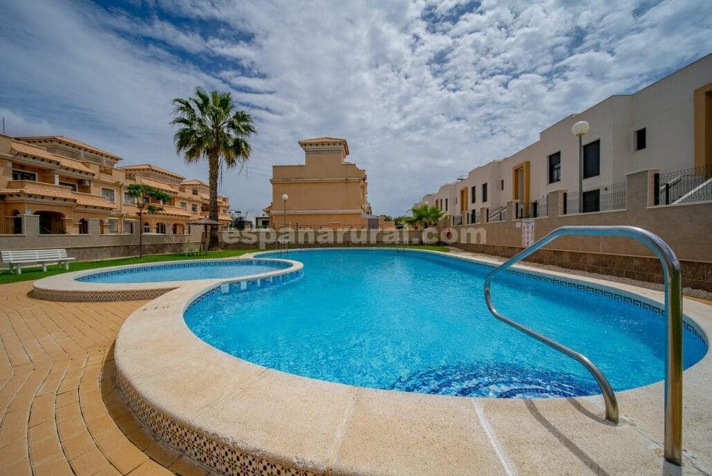 3 bedroom Villa for sale in Los Balcones with pool - € 259,000 (Ref: 9390159)