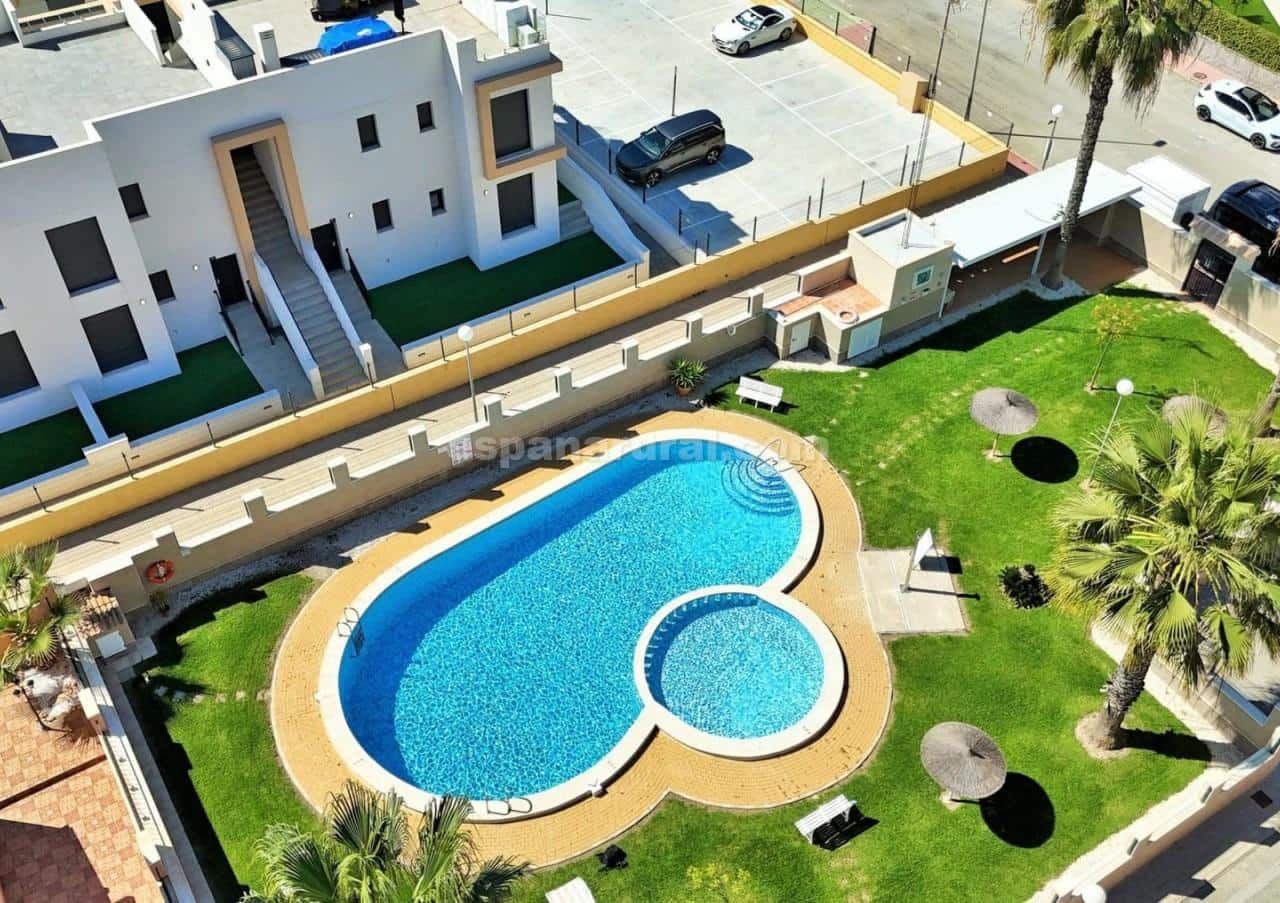 3 bedroom Villa for sale in Los Balcones with pool - € 259,000 (Ref: 9390159)
