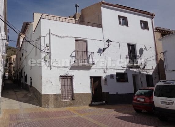 4 slaapkamer Huis te koop in Somontín - € 47.000 (Ref: 9467952)