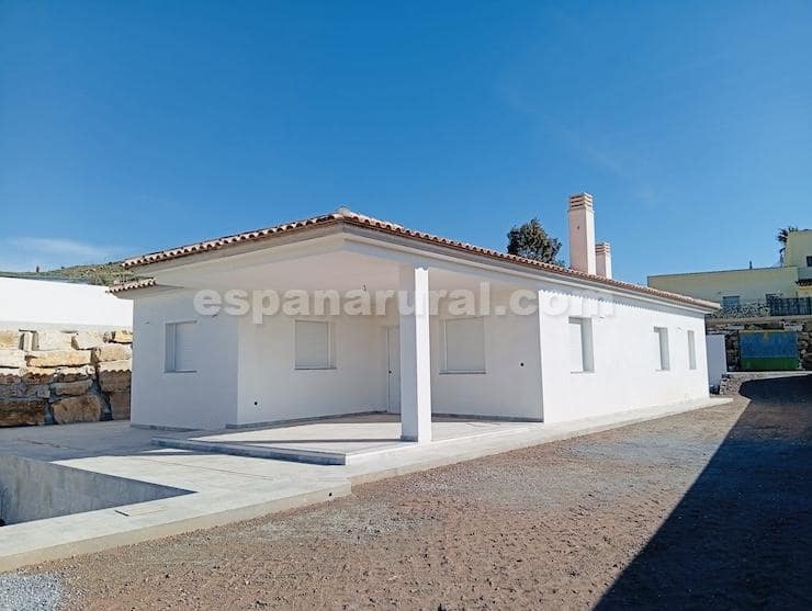 Chalet de 3 habitaciones en Arboleas en venta con piscina - 287.000 € (Ref: 9685920)