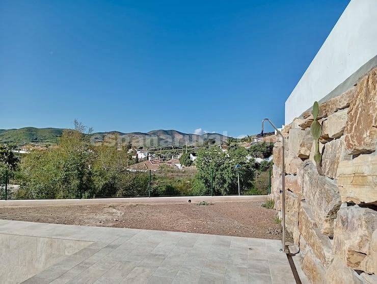 Chalet de 3 habitaciones en Arboleas en venta con piscina - 287.000 € (Ref: 9685920)