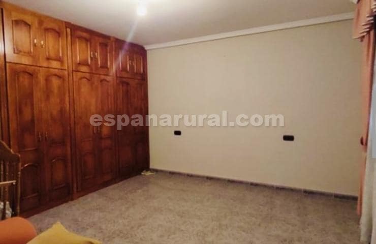 8 bedroom Townhouse for sale in Lucar - € 200,000 (Ref: 9704442)