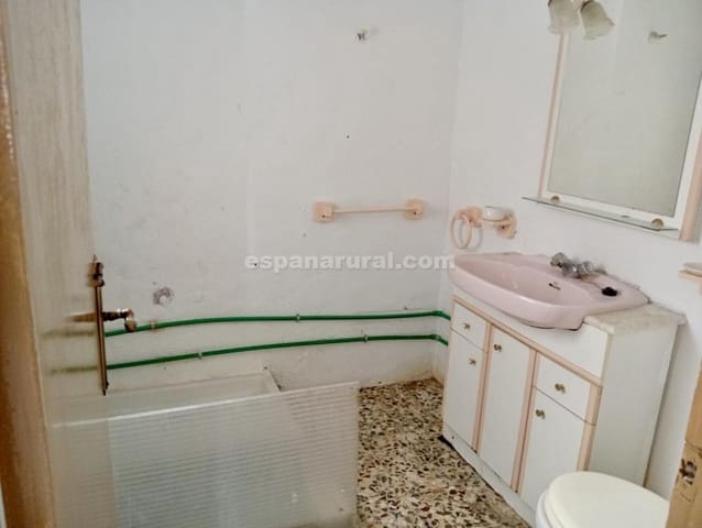 Casa de 3 habitaciones en Armuña de Almanzora en venta - 35.000 € (Ref: 9990104)