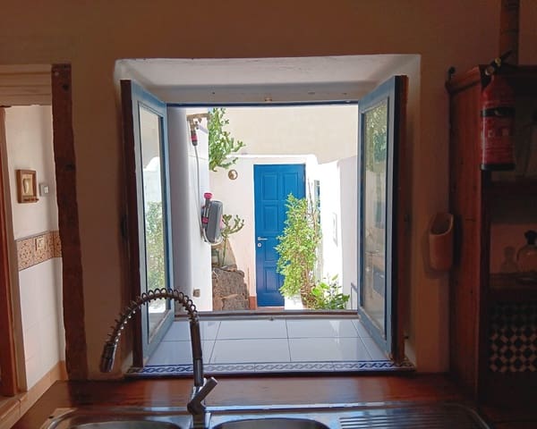 2 makuuhuone Omakotitalo myytävänä paikassa El Cotillo, La Oliva - 325 000 € (Ref: 8491400)