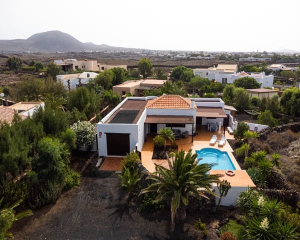 3 soverom Villa til salgs i Lajares, La Oliva med svømmebasseng garasje - € 740 000 (Ref: 8940752)