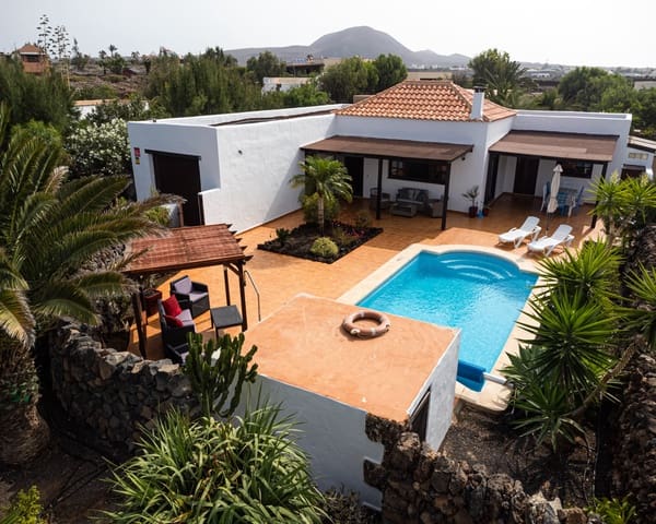 3 soverom Villa til salgs i Lajares, La Oliva med svømmebasseng garasje - € 740 000 (Ref: 8940752)