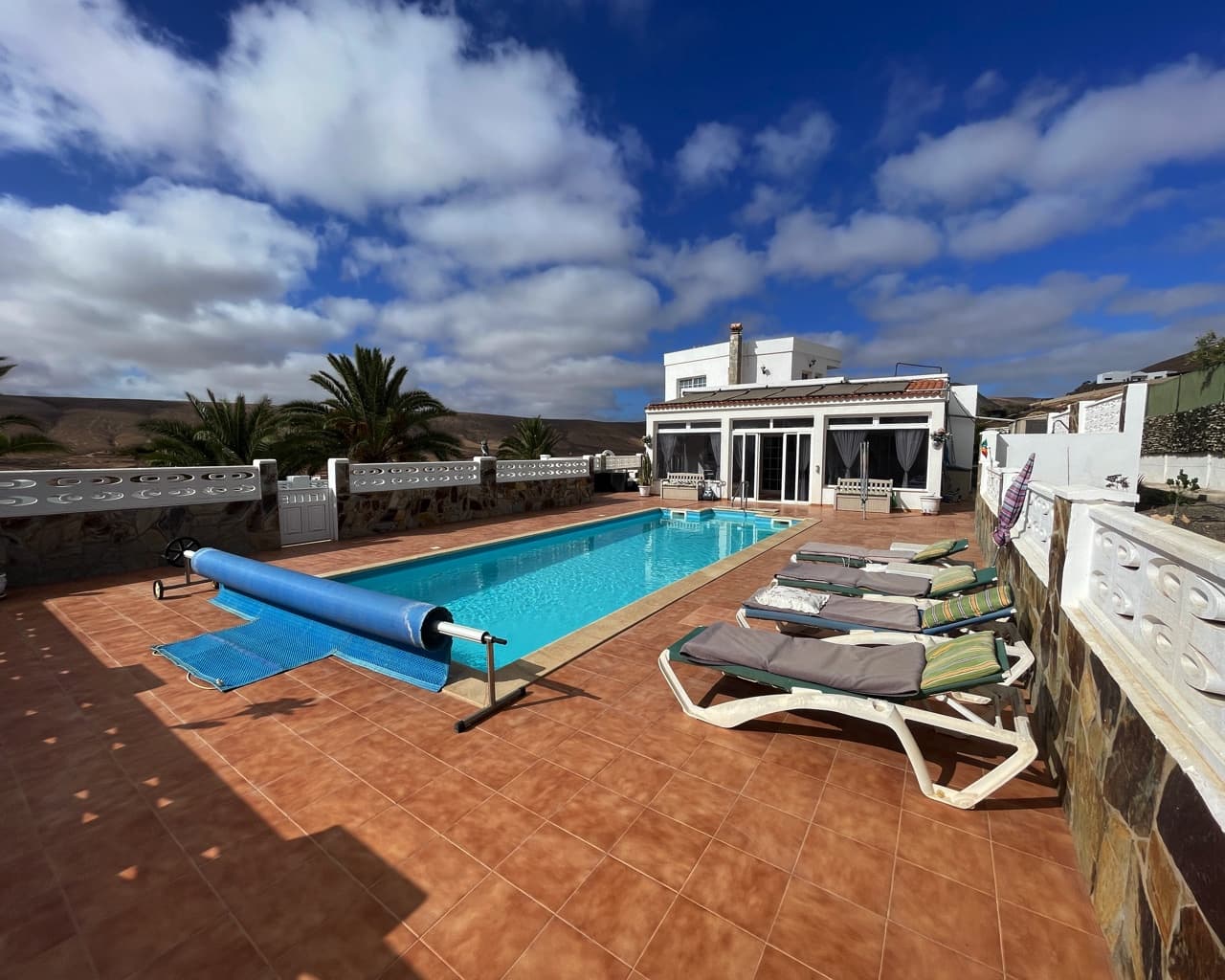 3 soveværelse Villa til salg i La Oliva med swimmingpool garage - € 410.000 (Ref: 9113050)