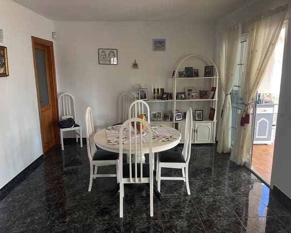 Chalet de 3 habitaciones en La Oliva en venta con piscina garaje - 410.000 € (Ref: 9113050)