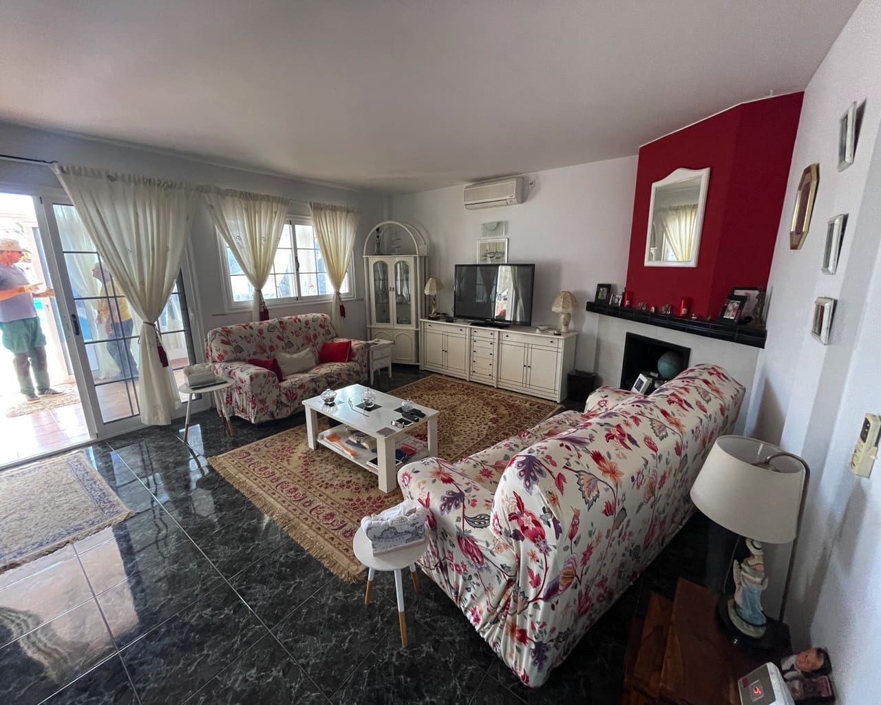 3 soveværelse Villa til salg i La Oliva med swimmingpool garage - € 410.000 (Ref: 9113050)