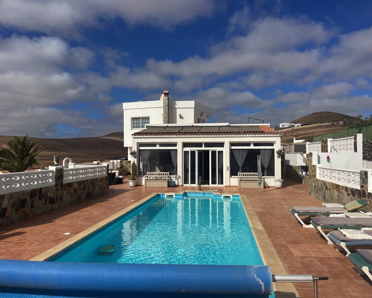 3 soveværelse Villa til salg i La Oliva med swimmingpool garage - € 410.000 (Ref: 9113050)