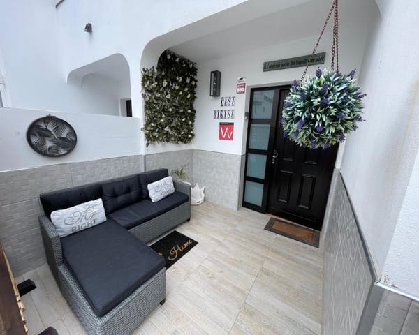 4 makuuhuone Omakotitalo myytävänä paikassa Corralejo, La Oliva mukana uima-altaan - 349 950 € (Ref: 9345644)