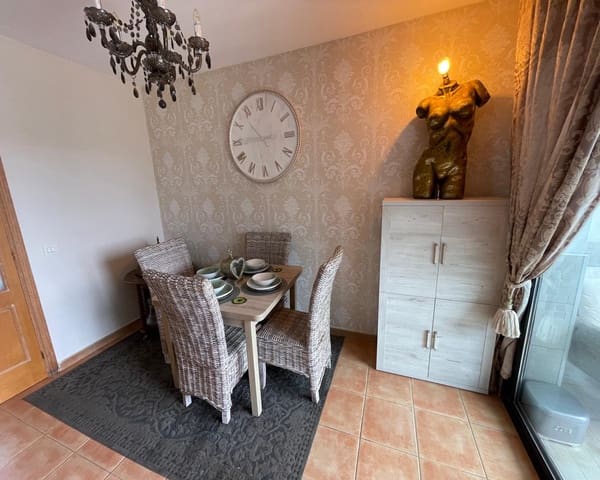 4 makuuhuone Omakotitalo myytävänä paikassa Corralejo, La Oliva mukana uima-altaan - 349 950 € (Ref: 9345644)