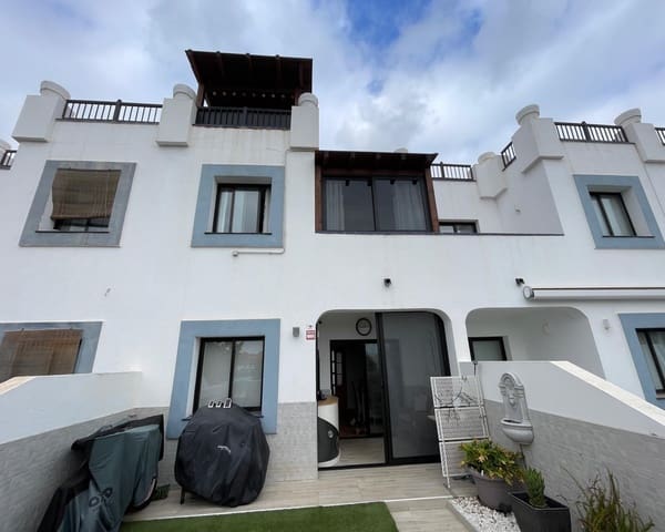 4 makuuhuone Omakotitalo myytävänä paikassa Corralejo, La Oliva mukana uima-altaan - 349 950 € (Ref: 9345644)