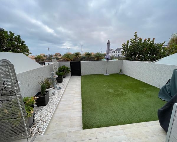 4 makuuhuone Omakotitalo myytävänä paikassa Corralejo, La Oliva mukana uima-altaan - 349 950 € (Ref: 9345644)