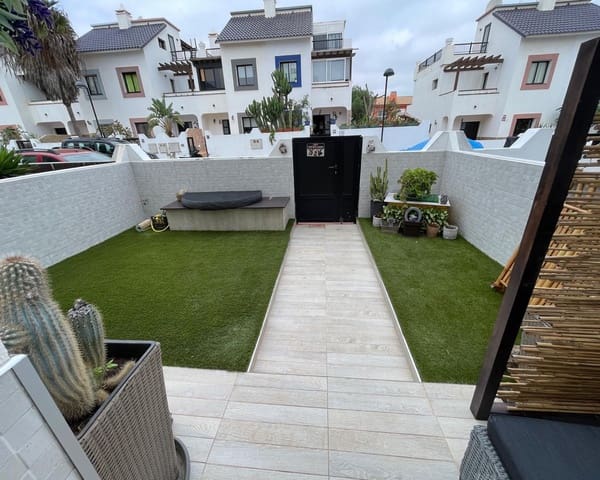 4 makuuhuone Omakotitalo myytävänä paikassa Corralejo, La Oliva mukana uima-altaan - 349 950 € (Ref: 9345644)