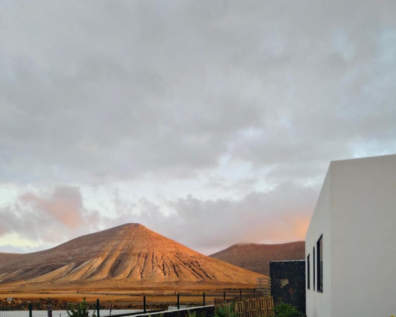 3 soveværelse Villa til salg i La Oliva med garage - € 676.000 (Ref: 9378336)