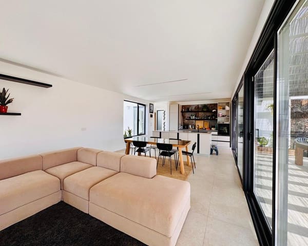 3 soveværelse Villa til salg i La Oliva med garage - € 676.000 (Ref: 9378336)