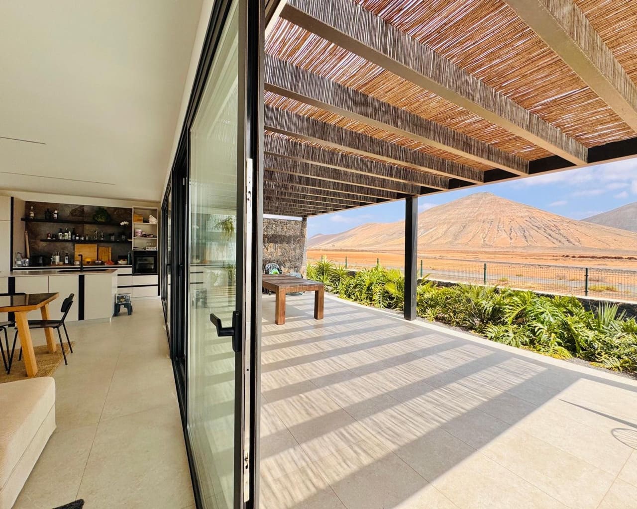 3 soveværelse Villa til salg i La Oliva med garage - € 676.000 (Ref: 9378336)