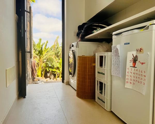 3 soveværelse Villa til salg i La Oliva med garage - € 676.000 (Ref: 9378336)