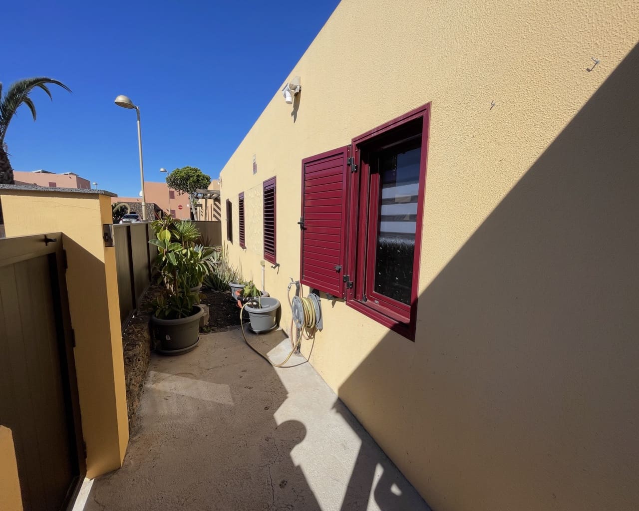 3 bedroom Villa for sale in La Oliva with pool garage - € 338,000 (Ref: 9610181)