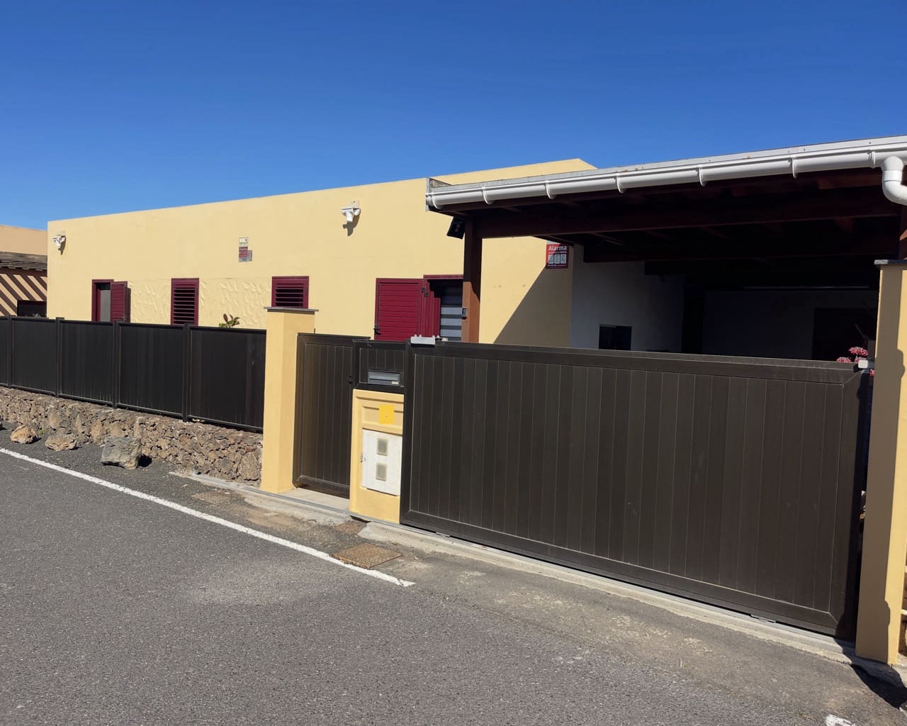 3 bedroom Villa for sale in La Oliva with pool garage - € 338,000 (Ref: 9610181)