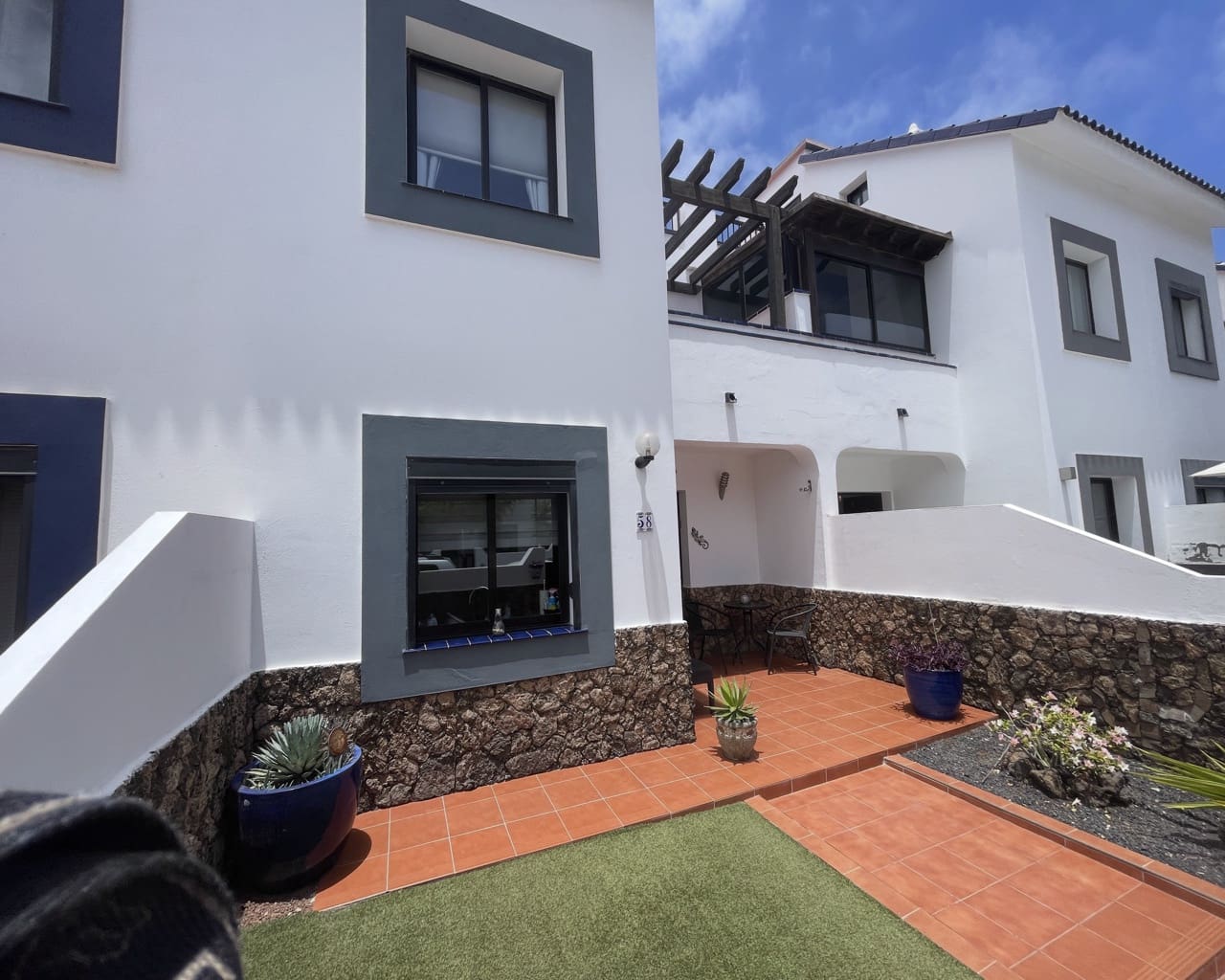 3 soveværelse Semi-Rækkehus til salg i Corralejo med swimmingpool - € 339.500 (Ref: 9902142)