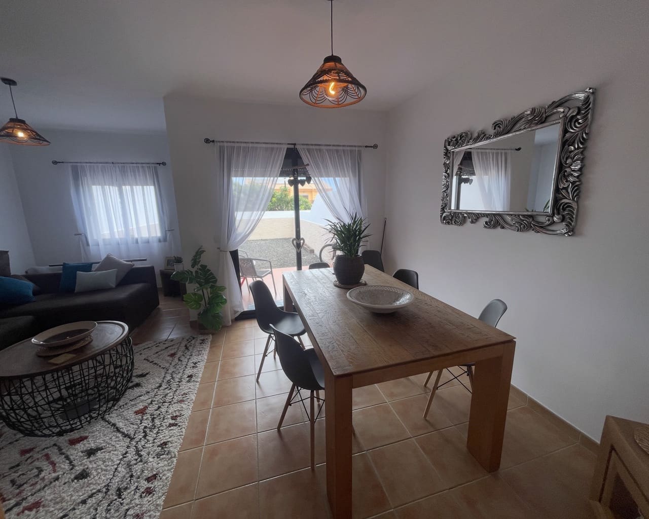 3 soveværelse Semi-Rækkehus til salg i Corralejo med swimmingpool - € 339.500 (Ref: 9902142)