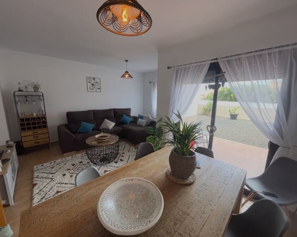 3 soveværelse Semi-Rækkehus til salg i Corralejo, La Oliva med swimmingpool - € 339.500 (Ref: 9902142)