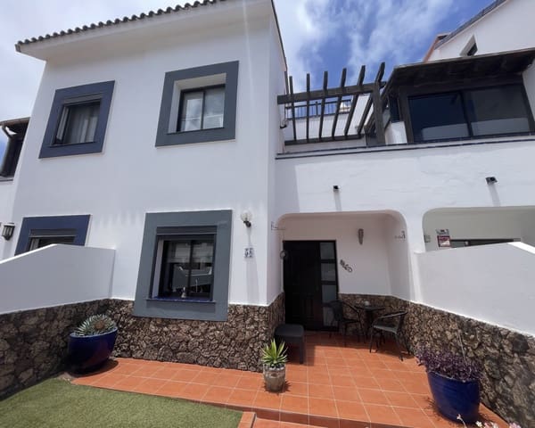 3 soveværelse Semi-Rækkehus til salg i Corralejo, La Oliva med swimmingpool - € 339.500 (Ref: 9902142)