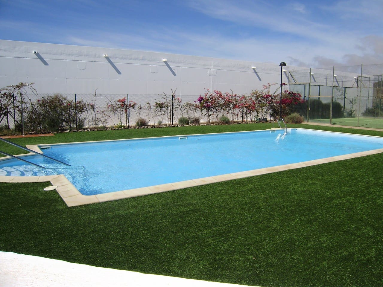 3 soveværelse Semi-Rækkehus til salg i Corralejo med swimmingpool - € 339.500 (Ref: 9902142)